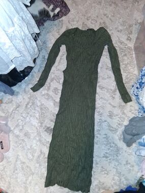 Zara Olive Green Long-Sleeve Ribbed Maxi Dress